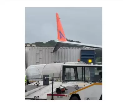 अकासा एयर के विमान से टकराया कार्गो ट्रक, मुंबई एयरपोर्ट पर हादसा अकासा एयर के विमान से टकराया कार्गो ट्रक, मुंबई एयरपोर्ट पर हादसा