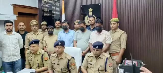 फ़र्ज़ी पुलिसकर्मी बनकर ठगी करने वाला गिरोह गिरफ्तार