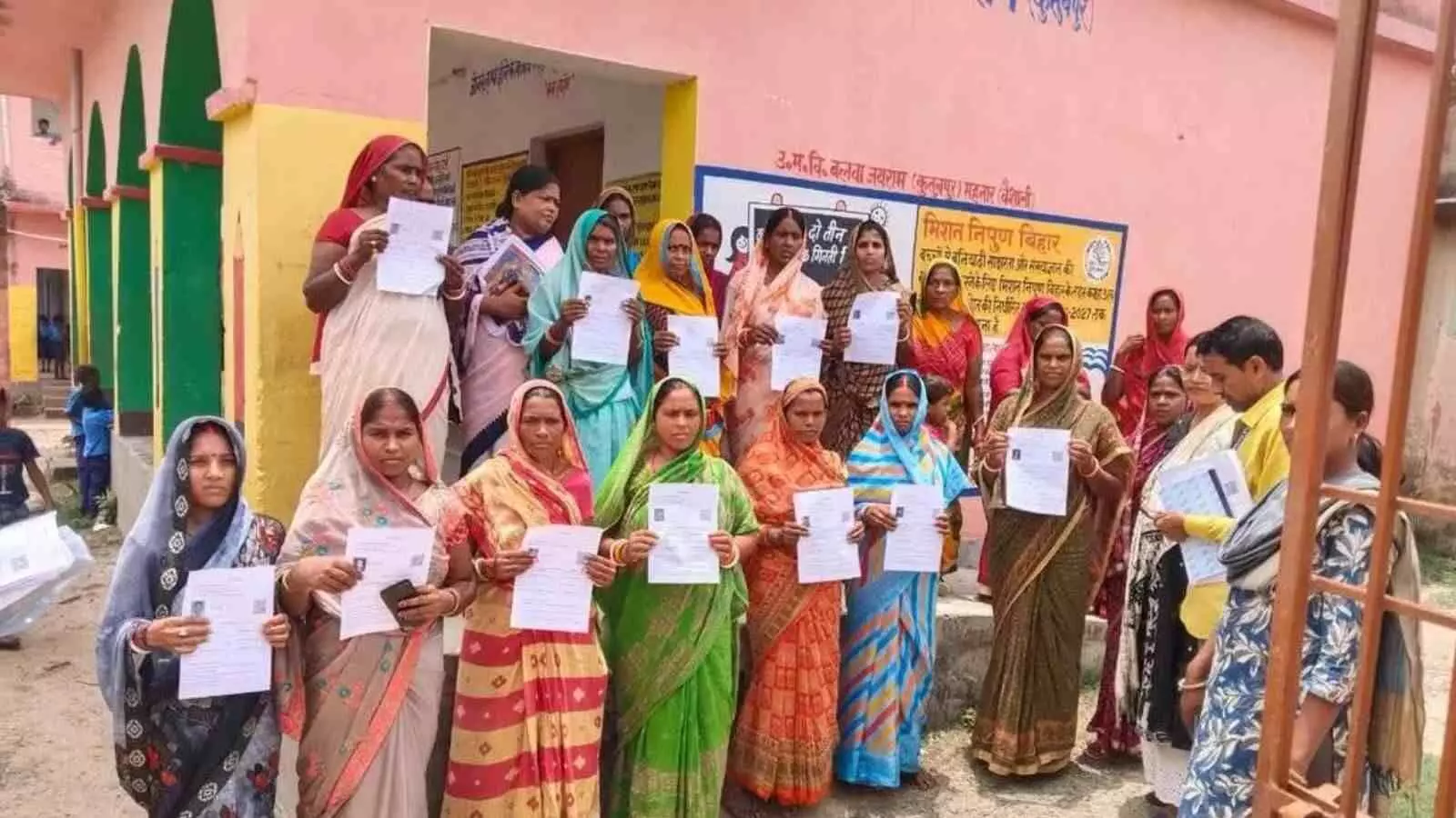 बिहार की मतदाता सूची संशोधन, वीआईपी प्रक्रिया या लोकतंत्र का अपमान? बिहार की मतदाता सूची संशोधन, वीआईपी प्रक्रिया या लोकतंत्र का अपमान?