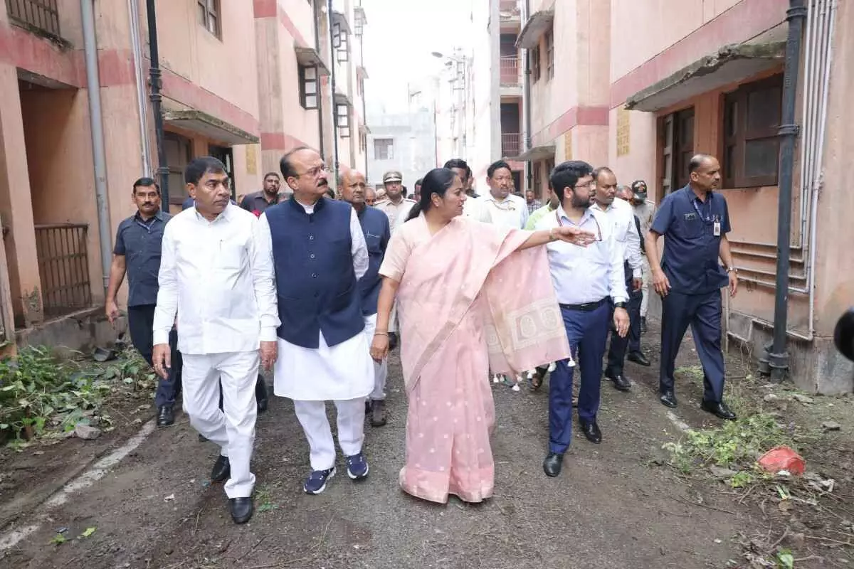 दिल्ली में झुग्गी को लेकर बैकफुट पर बीजेपी सरकार, सीएम रेखा गुप्ता बोलीं-अब कोई झुग्गी नहीं टूटेगी दिल्ली में झुग्गी को लेकर बैकफुट पर बीजेपी सरकार, सीएम रेखा गुप्ता बोलीं-अब कोई झुग्गी नहीं टूटेगी