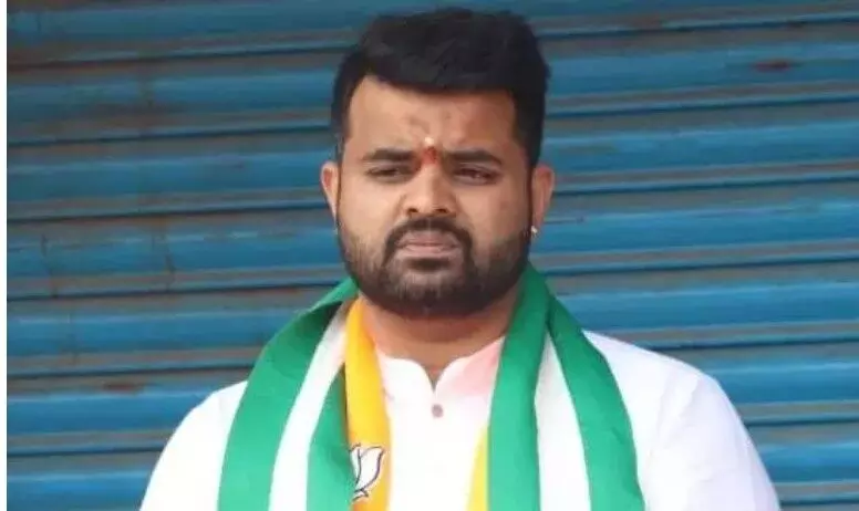 बलात्कार मामले में पूर्व सांसद प्रज्वल रेवन्ना को उम्रकैद की सज़ा, 5 लाख का जुर्माना भी लगा बलात्कार मामले में पूर्व सांसद प्रज्वल रेवन्ना को उम्रकैद की सज़ा, 5 लाख का जुर्माना भी लगा