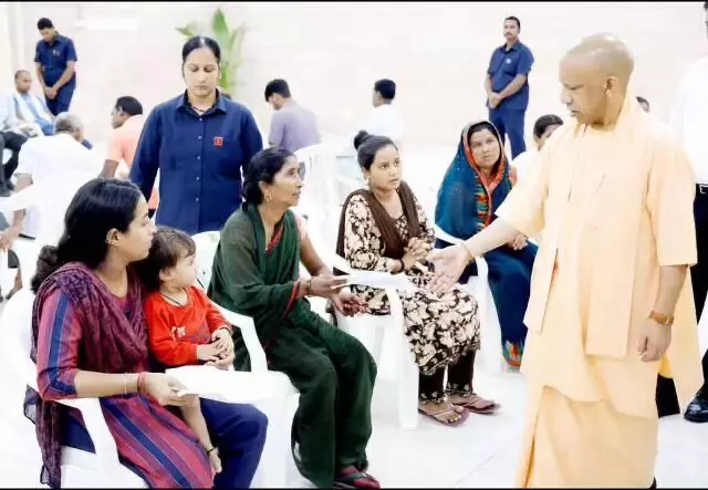 यूपी में बाढ़ राहत के लिए बनी ‘टीम 11’, फील्ड में उतरेंगे मंत्री-अधिकारी, रात्रि प्रवास करेंगे यूपी में बाढ़ राहत के लिए बनी ‘टीम 11’, फील्ड में उतरेंगे मंत्री-अधिकारी, रात्रि प्रवास करेंगे