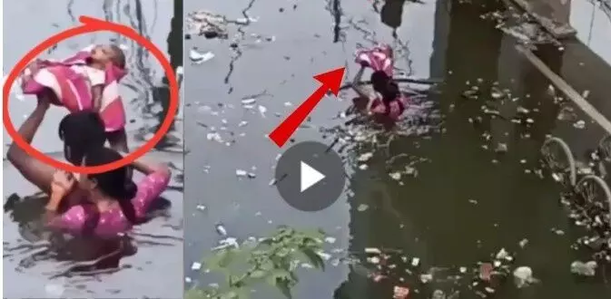 नवजात बच्चे को दोनों हाथों में ऊपर उठाकर पत्नी के साथ बाढ़ में उतरा पिता, प्रयागराज का झकझोरने वाला वीडियो