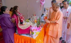 PDA पाठशाला पर योगी ने साधा निशाना,कहा विद्यालयों को राजनीतिक गतिविधि का केंद्र बनाना चाहती है सपा