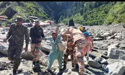 Uttarkashi Cloudburst: मुश्किलों के बीच हर्शिल-धराली में बचाव कार्य जारी