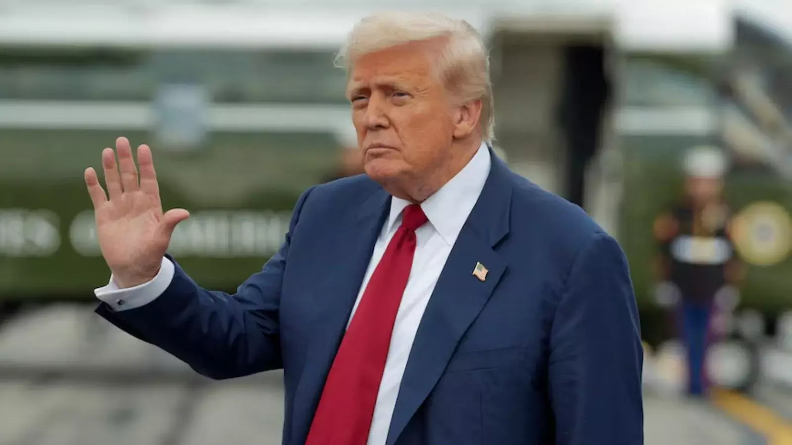 ट्रंप के टैरिफ हमले से यूपी में कई सेक्टर्स को नुकसान, रुक सकते हैं ऑर्डर,बुनकरों-कारीगरों पर असर