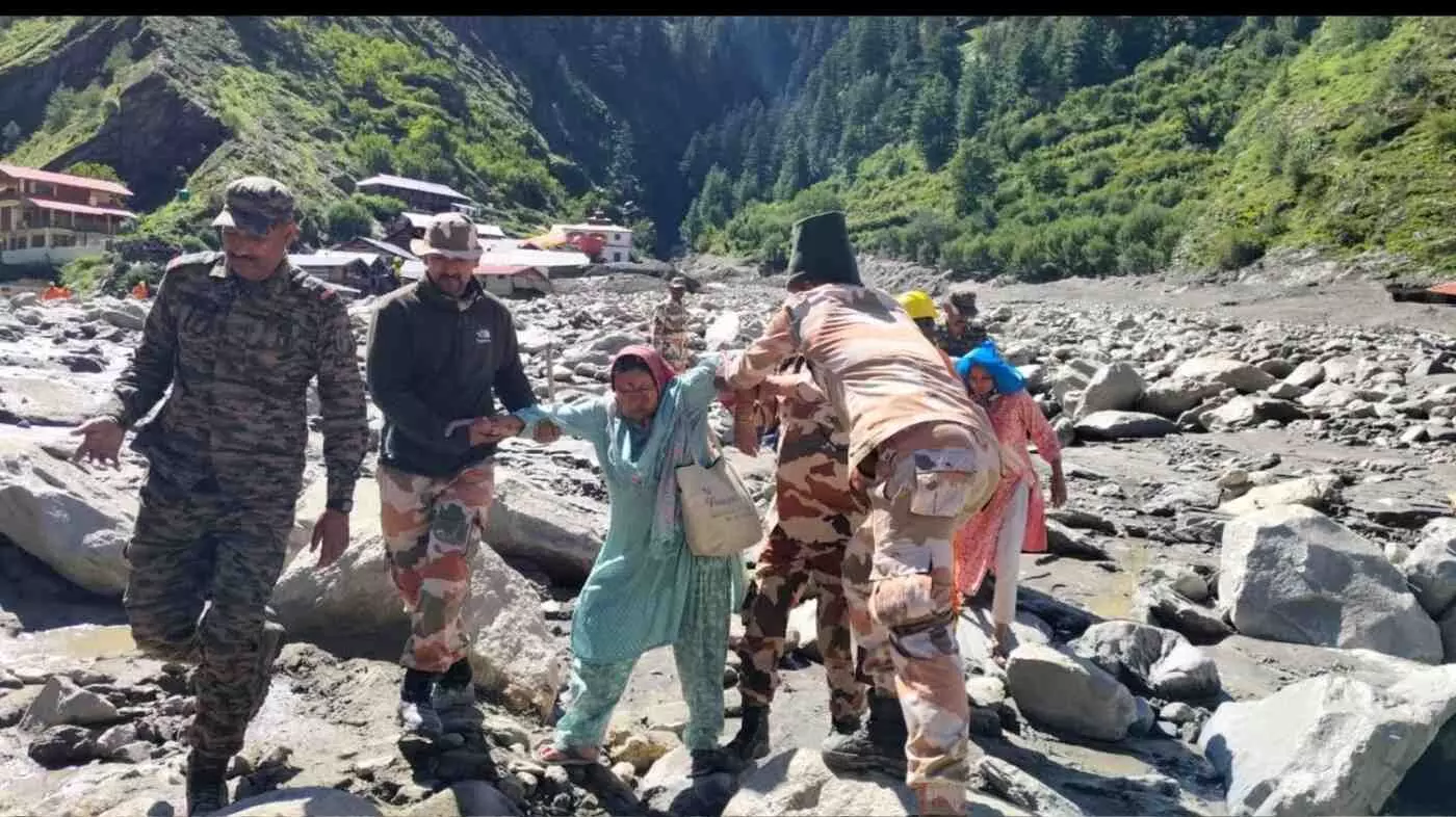 Uttarkashi Cloudburst: मुश्किलों के बीच हर्शिल-धराली में बचाव कार्य जारी