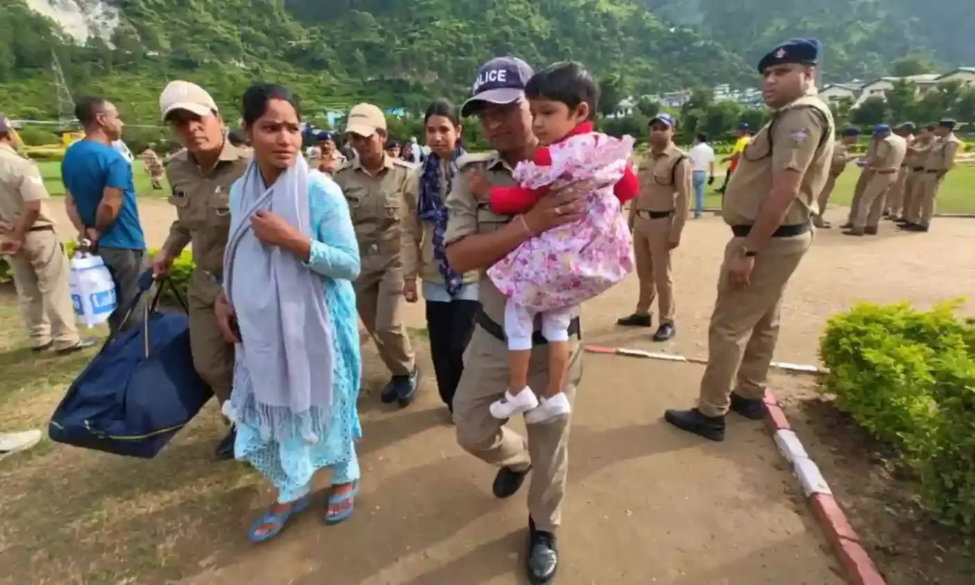 Uttarkashi Cloudburst: हर्षिल- धराली में फंसे लोगों को निकालने की कवायद तेज