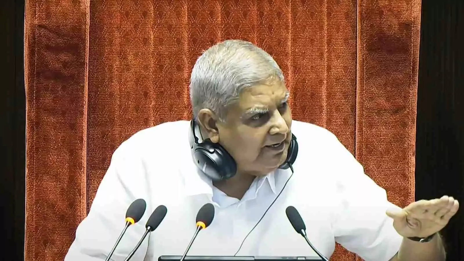 जगदीप धनखड़ का अचानक इस्तीफा: शिष्टाचार और संवैधानिक गरिमा दरकिनार जगदीप धनखड़ का अचानक इस्तीफा: शिष्टाचार और संवैधानिक गरिमा दरकिनार