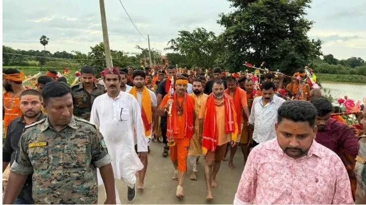 बीजेपी सांसद निशिकांत दुबे और मनोज तिवारी पर FIR दर्ज, बैद्यनाथ मंदिर के गर्भगृह में जबरन प्रवेश करने का आरोप बीजेपी सांसद निशिकांत दुबे और मनोज तिवारी पर FIR दर्ज, बैद्यनाथ मंदिर के गर्भगृह में जबरन प्रवेश करने का आरोप