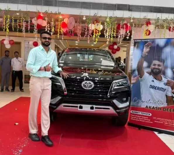 बिना नंबर प्लेट फॉर्च्यूनर चलाना पड़ा महंगा, क्रिकेटर आकाशदीप को आरटीओ नोटिस बिना नंबर प्लेट फॉर्च्यूनर चलाना पड़ा महंगा, क्रिकेटर आकाशदीप को आरटीओ नोटिस