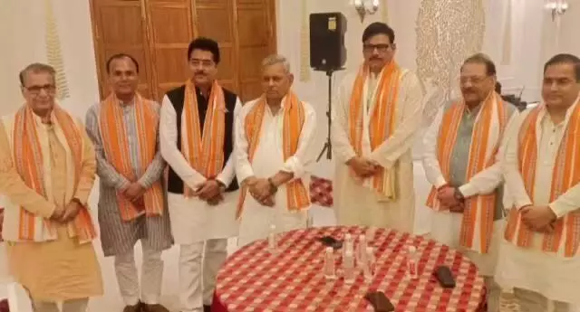 यूपी में विधायकों की दावत में क्या ‘सियासी खिचड़ी’ पकी? शक्ति प्रदर्शन या आगे की रणनीति? अटकलों का ज़ोर यूपी में विधायकों की दावत में क्या ‘सियासी खिचड़ी’ पकी? शक्ति प्रदर्शन या आगे की रणनीति? अटकलों का ज़ोर
