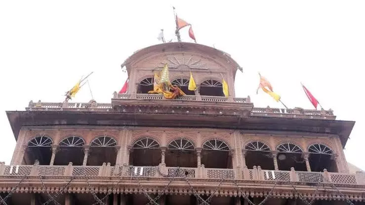 अब ट्रस्ट के नियंत्रण में होगा मथुरा का बांके बिहारी मंदिर, यूपी विधानसभा में ट्रस्ट के गठन लिए पेश विधेयक मंज़ूर अब ट्रस्ट के नियंत्रण में होगा मथुरा का बांके बिहारी मंदिर, यूपी विधानसभा में ट्रस्ट के गठन लिए पेश विधेयक मंज़ूर