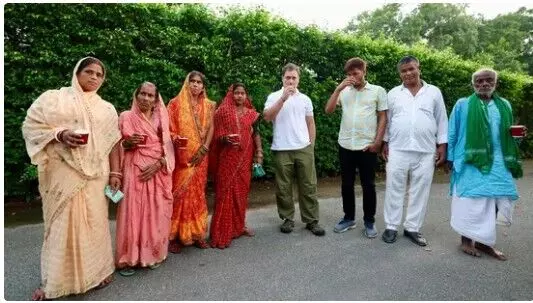 मृत वोटरों के साथ राहुल गांधी की चाय पार्टी, चुनाव आयोग को कहा ‘अनोखा अनुभव’ देने के लिए धन्यवाद मृत वोटरों के साथ राहुल गांधी की चाय पार्टी, चुनाव आयोग को कहा ‘अनोखा अनुभव’ देने के लिए धन्यवाद