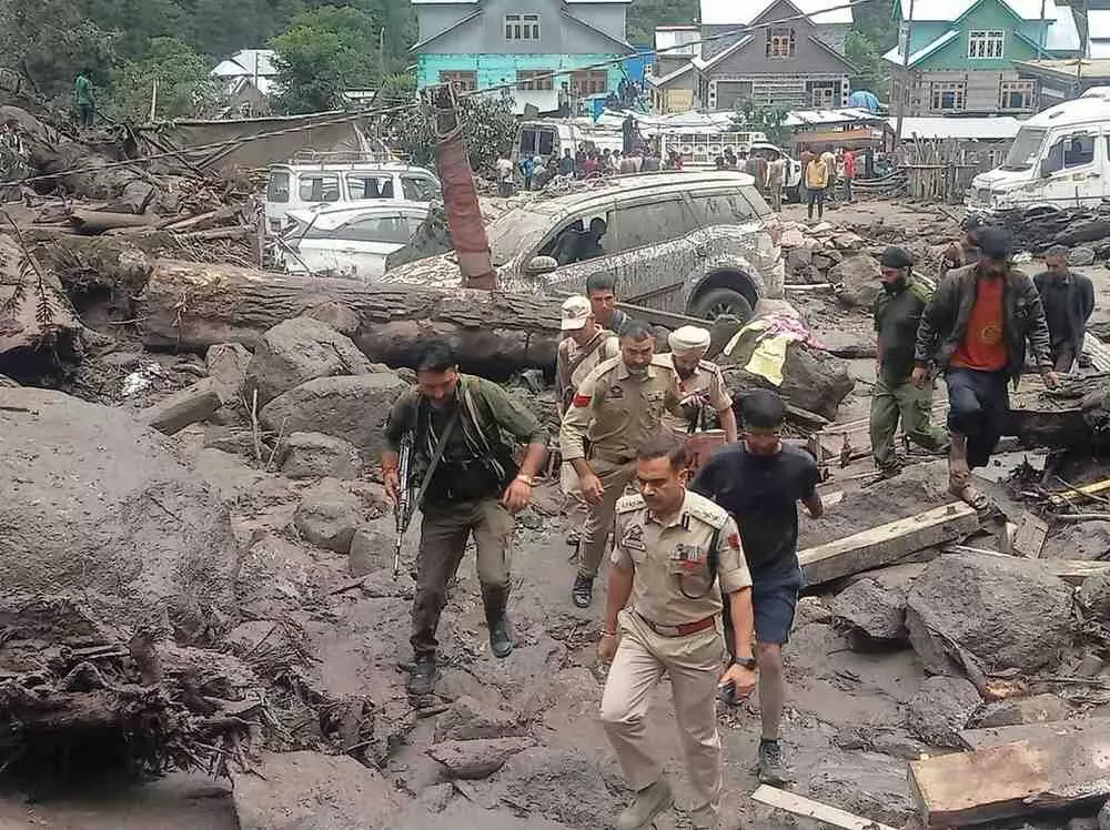 किश्तवाड़ में धार्मिक यात्रा के दौरान बादल फटा, 38 यात्रियों की मौत, 100 से ज्यादा घायल