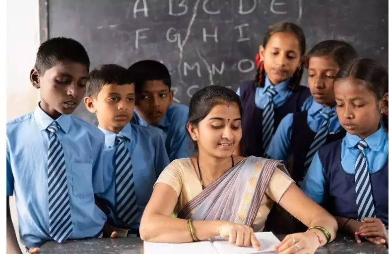 संसदीय समिति ने 10 लाख शिक्षक पद खाली होने पर जताई चिंता, ठेका नियुक्तियाँ समाप्त करने की सिफारिश