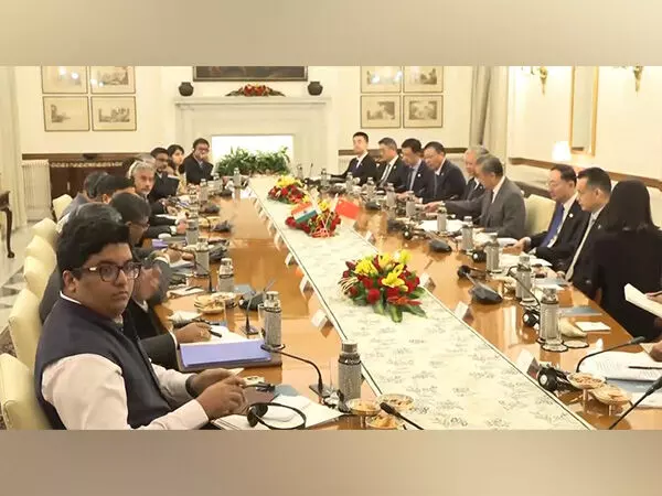विदेश मंत्री जयशंकर ने चीन के विदेश मंत्री से कहा, विवादों में न बदलें मतभेद