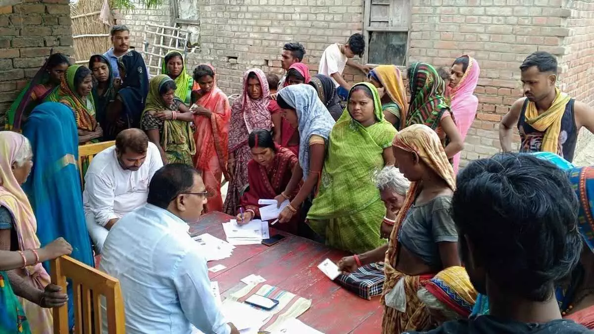 बिहार SIR: जिनका नाम वोटर लिस्ट से कटा है, वो आधार के जरिए कर सकते हैं दावा
