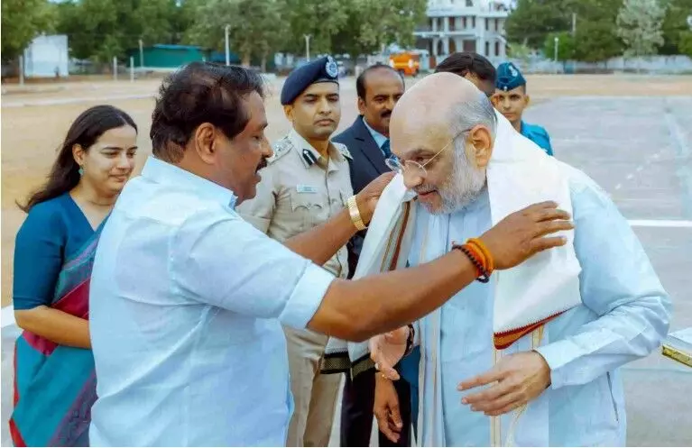 अमित शाह ने तमिलनाडु में NDA की जीत का भरोसा जताया, लेकिन पलानीस्वामी पर उनकी चुप्पी ने उठाए सवाल अमित शाह ने तमिलनाडु में NDA की जीत का भरोसा जताया, लेकिन पलानीस्वामी पर उनकी चुप्पी ने उठाए सवाल
