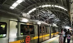 आज से दिल्ली में महंगा हो गया मेट्रो का सफर, 1 से 4 रुपये तक बढ़ गया किराया