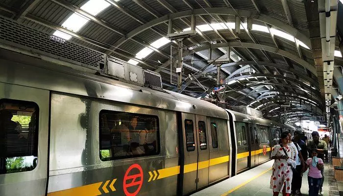 आज से दिल्ली में महंगा हो गया मेट्रो का सफर, 1 से 4 रुपये तक बढ़ गया किराया आज से दिल्ली में महंगा हो गया मेट्रो का सफर, 1 से 4 रुपये तक बढ़ गया किराया