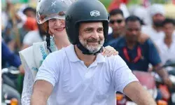 वोटर अधिकार यात्रा : राहुल ने प्रियंका को कराई बाइक की सवारी, रैली में बोले-बीजेपी और चुनाव आयोग की पोल खुली