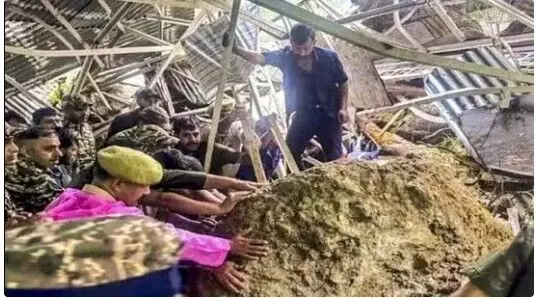 वैष्णो देवी भूस्खलन में मृतकों की संख्या 32 पहुंची, जम्मू क्षेत्र में बारिश से तबाही वैष्णो देवी भूस्खलन में मृतकों की संख्या 32 पहुंची, जम्मू क्षेत्र में बारिश से तबाही
