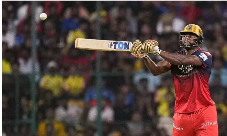 1 गेंद पर 22 रन: कैसे RCB स्टार रोमेरियो शेफर्ड ने कर दिखाया अविश्वसनीय कारनामा 1 गेंद पर 22 रन: कैसे RCB स्टार रोमेरियो शेफर्ड ने कर दिखाया अविश्वसनीय कारनामा