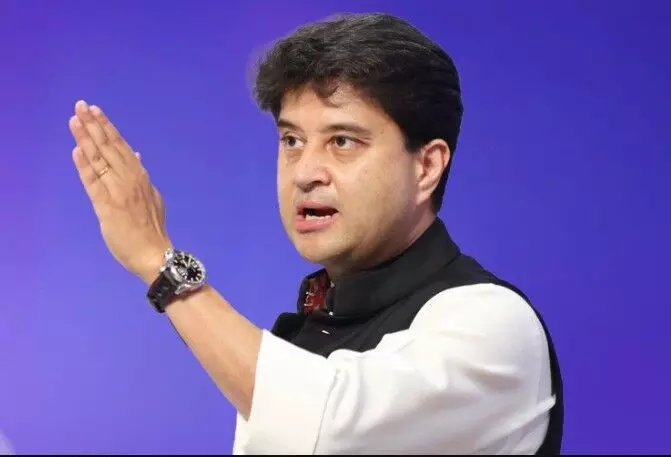 दिग्विजय-कमलनाथ के बयानों पर सिंधिया ने तोड़ी चुप्पी, बोले- “सम्मान और स्वाभिमान से समझौता संभव नहीं” दिग्विजय-कमलनाथ के बयानों पर सिंधिया ने तोड़ी चुप्पी, बोले- “सम्मान और स्वाभिमान से समझौता संभव नहीं”
