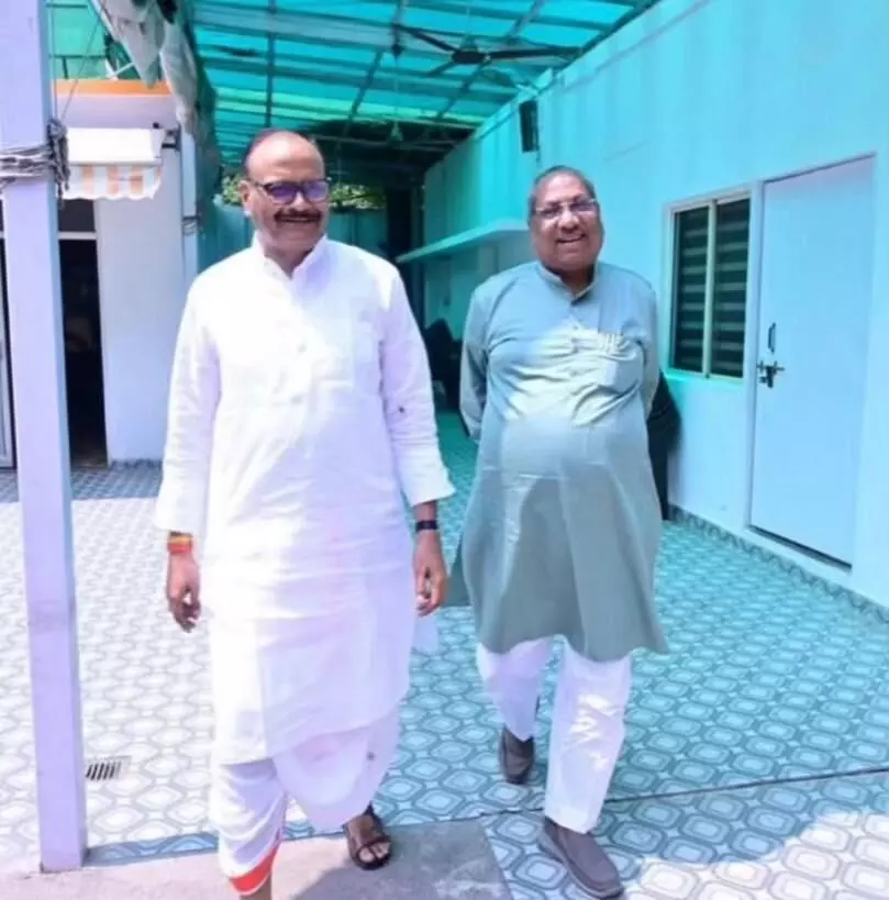 गठबंधन पर बीजेपी को चुनौती वाले बयान के बाद ब्रजेश पाठक से मिले संजय निषाद, क्या है नाराज़गी की वजह? गठबंधन पर बीजेपी को चुनौती वाले बयान के बाद ब्रजेश पाठक से मिले संजय निषाद, क्या है नाराज़गी की वजह?