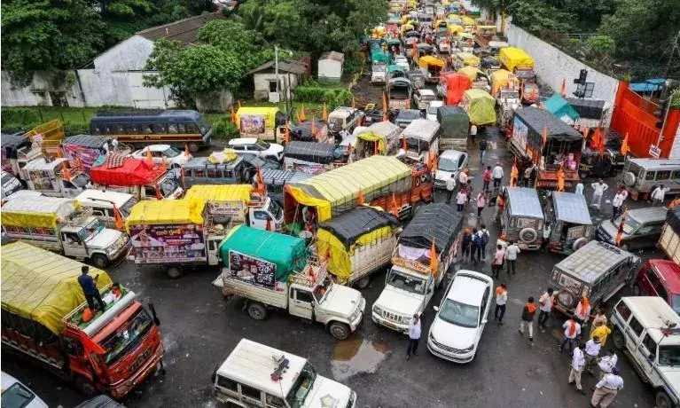 जरंगे के मराठा कोटा प्रोटेस्ट से थम गई मुंबई, ज़रूरी सेवाओं पर असर पड़ा