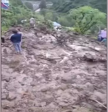 भारी बारिश से जम्मू-कश्मीर में तबाही : रियासी में 7 लोगों का परिवार खत्म, रामबन में 4 की मौत भारी बारिश से जम्मू-कश्मीर में तबाही : रियासी में 7 लोगों का परिवार खत्म, रामबन में 4 की मौत