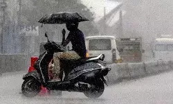 चेन्नई में बादल फटने से शहर में मूसलधार बारिश, उड़ानें डायवर्ट करनी पड़ीं