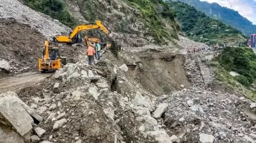 हिमाचल प्रदेश में मानसून का कहर: अब तक 320 की मौत, 819 सड़कें बंद, ज़रूरी सेवाएं ठप हिमाचल प्रदेश में मानसून का कहर: अब तक 320 की मौत, 819 सड़कें बंद, ज़रूरी सेवाएं ठप