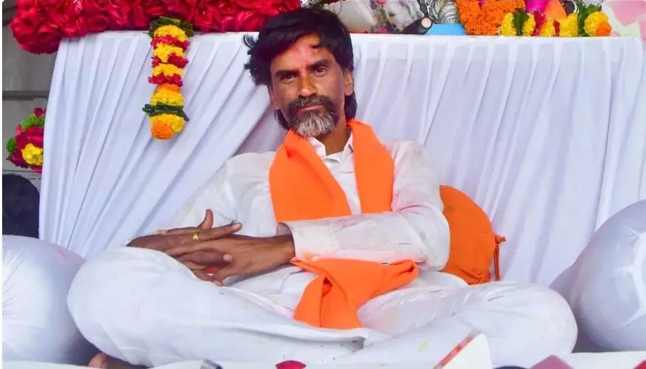 मराठा आरक्षण को लेकर अनशन कर रहे जारंगे ने रखी शर्त, बोले- कल खाली करेंगे मुंबई, लेकिन... मराठा आरक्षण को लेकर अनशन कर रहे जारंगे ने रखी शर्त, बोले- कल खाली करेंगे मुंबई, लेकिन...