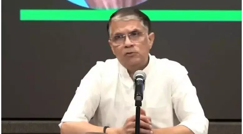 दिल्ली में दो वोटर आईडी पर पवन खेड़ा को चुनाव आयोग का नोटिस दिल्ली में दो वोटर आईडी पर पवन खेड़ा को चुनाव आयोग का नोटिस
