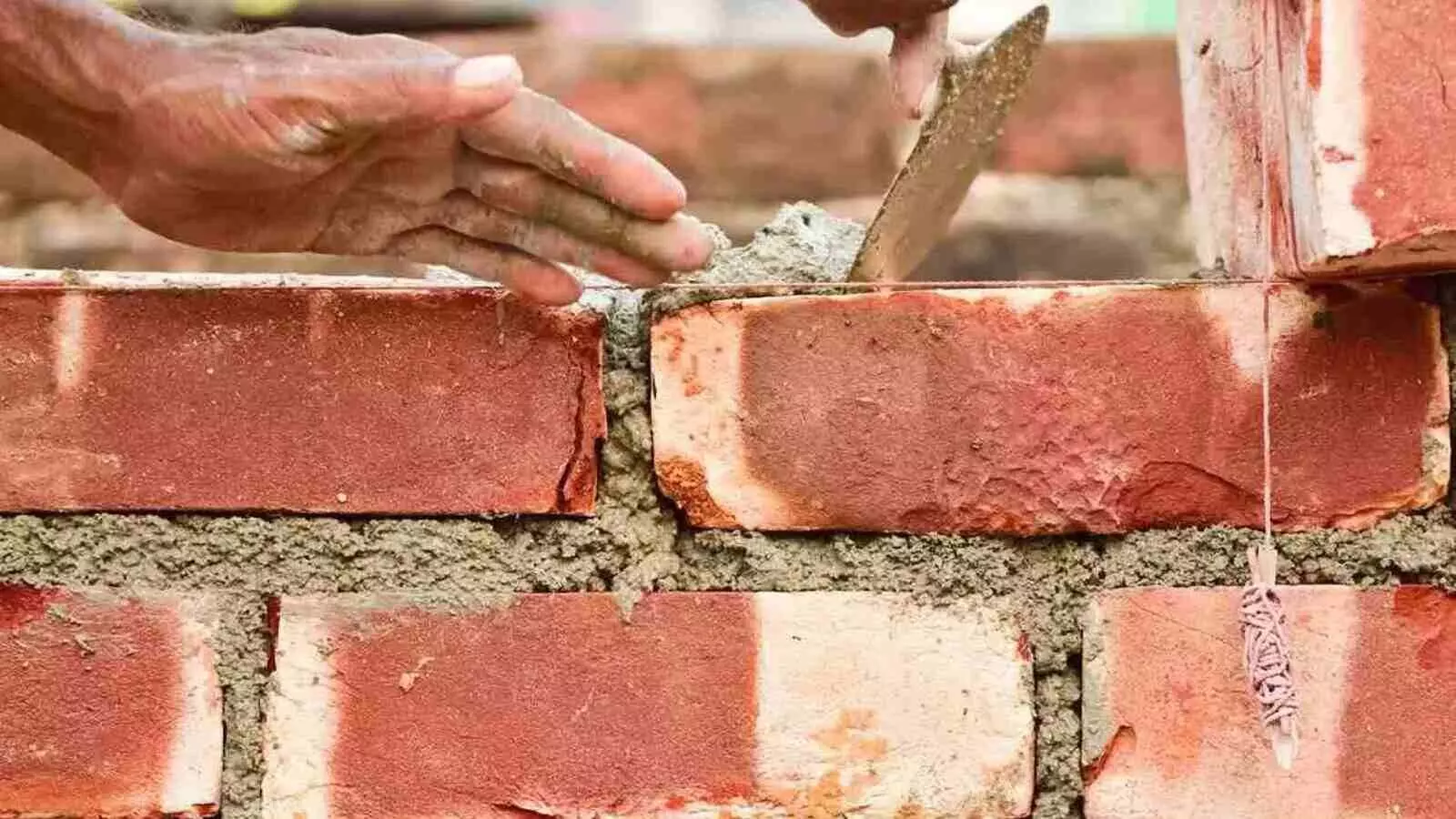 सीमेंट पर GST में राहत, लेकिन घर खरीदारों को राहत क्यों नहीं? सीमेंट पर GST में राहत, लेकिन घर खरीदारों को राहत क्यों नहीं?