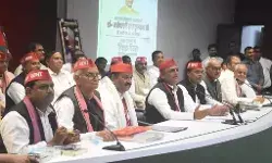 अखिलेश की गाड़ियों के कटे 8 लाख के चालान, कहा- मौजूदा सरकार के बचे हैं महज 493 दिन