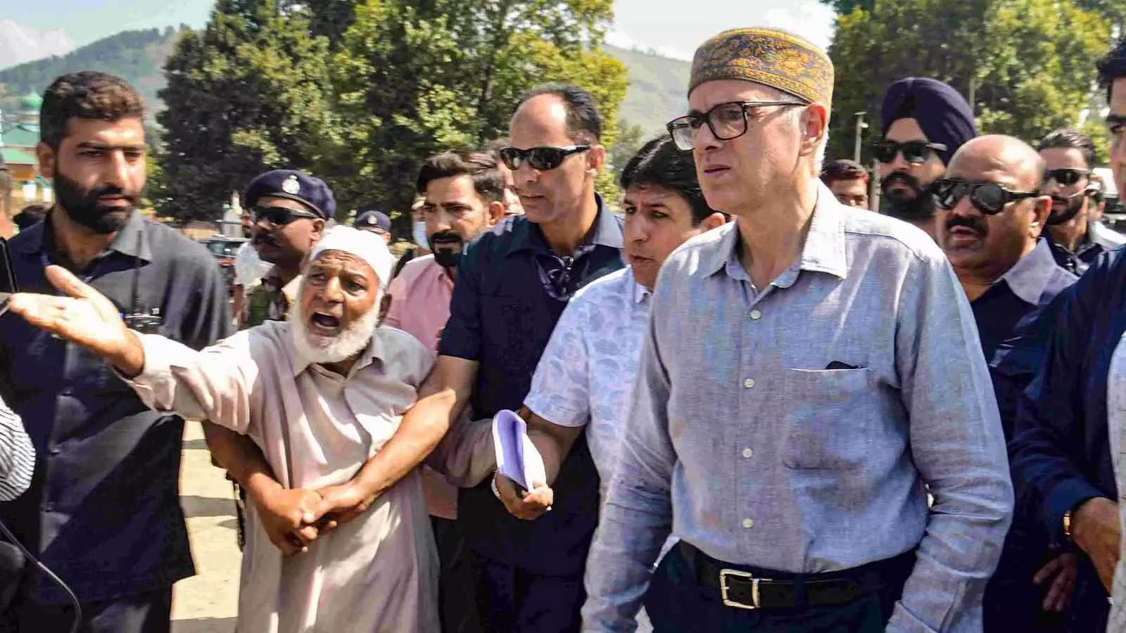 राष्ट्रीय प्रतीक सिर्फ सरकारी कामों के लिए, हजरतबल विवाद पर बोले उमर अब्दुल्ला राष्ट्रीय प्रतीक सिर्फ सरकारी कामों के लिए, हजरतबल विवाद पर बोले उमर अब्दुल्ला