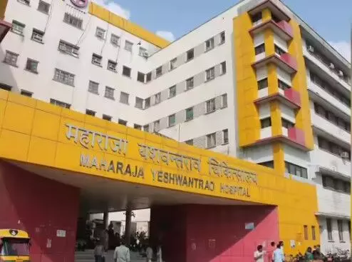 इंदौर में चूहे के काटने से NICU में नवजात बच्ची की मौत, माता-पिता बोले–अस्पताल ने अंधेरे में रखा इंदौर में चूहे के काटने से NICU में नवजात बच्ची की मौत, माता-पिता बोले–अस्पताल ने अंधेरे में रखा