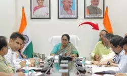 ‘फुलेरा पंचायत’: सरकारी बैठकों में पति को बैठाने पर दिल्ली की मुख्यमंत्री पर AAP का निशाना