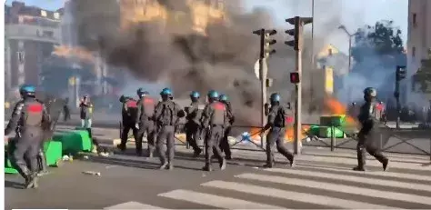 नेपाल के बाद अब फ्रांस : मैक्रां सरकार की आर्थिक नीतियों के खिलाफ उबाल, ब्लॉक एवरीथिंग प्रोटेस्ट में हिंसा