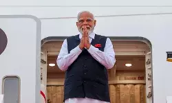 आइजोल पहुंचे पीएम मोदी, मिजोरम-मणिपुर में कई विकास परियोजनाएं का शिलान्यास