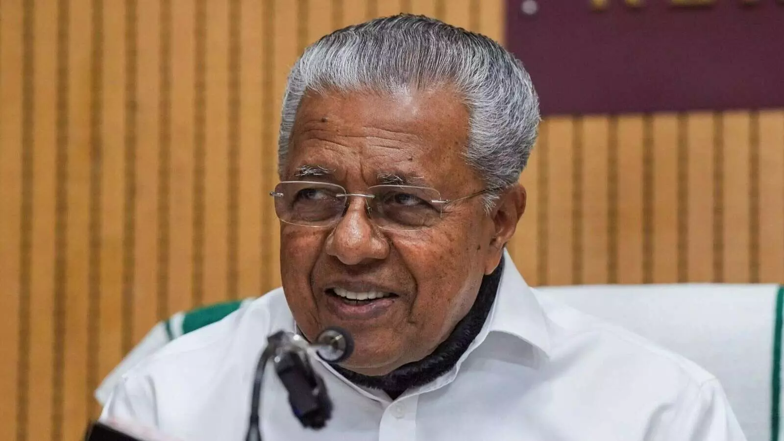 केरल में वापसी की तैयारी में वामपंथी मोर्चा, हिंदू और मुस्लिम वोट साधने की कोशिश केरल में वापसी की तैयारी में वामपंथी मोर्चा, हिंदू और मुस्लिम वोट साधने की कोशिश