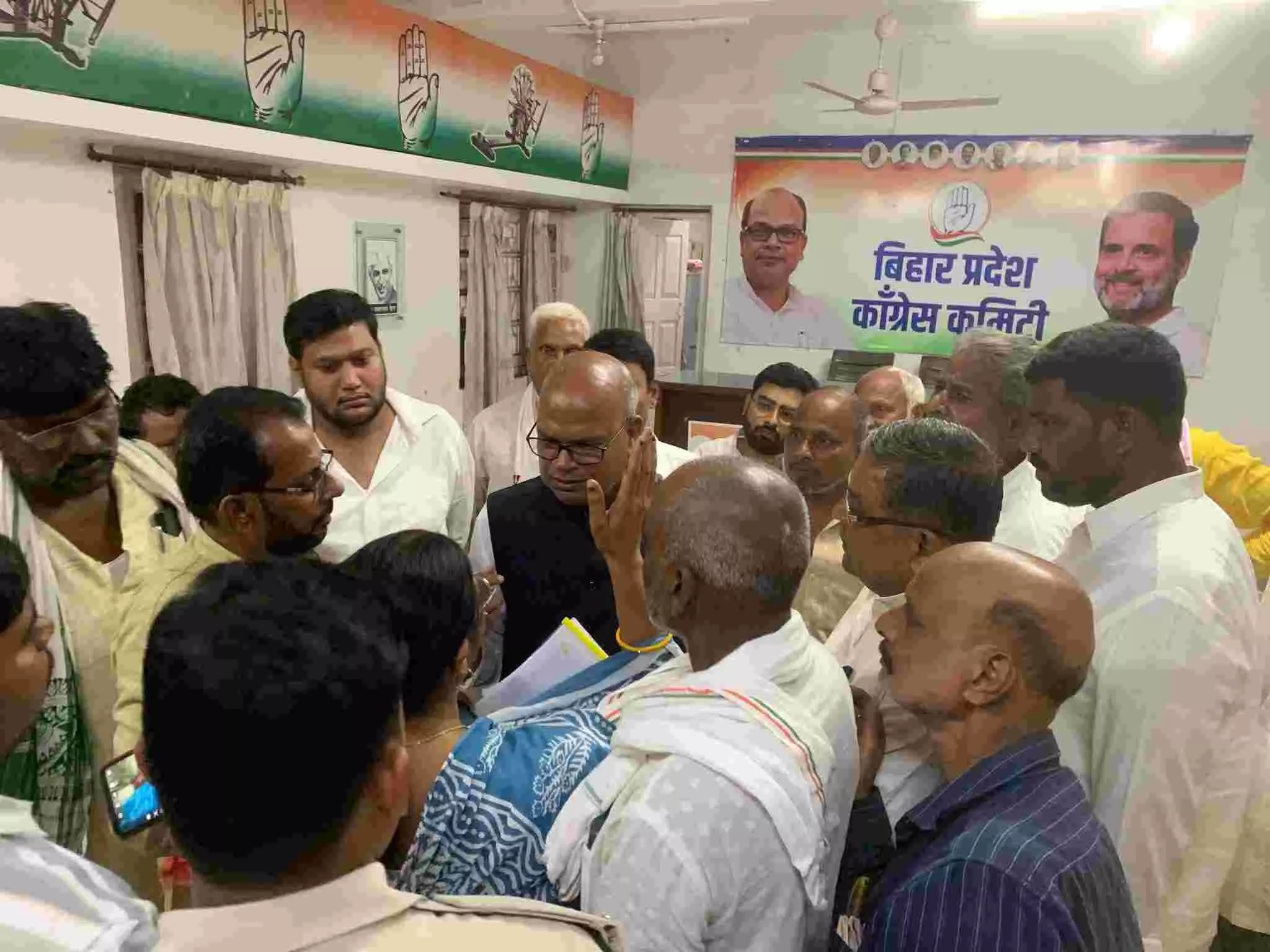 बिहार में कांग्रेस की प्रेशर पॉलिटिक्स : गठबंधन बैठक से पहले ज्यादा सीटों की माँग बुलंद की बिहार में कांग्रेस की प्रेशर पॉलिटिक्स : गठबंधन बैठक से पहले ज्यादा सीटों की माँग बुलंद की