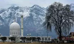 अशोक चिह्न और हजरतबल: आस्था में राजनीति की दरार