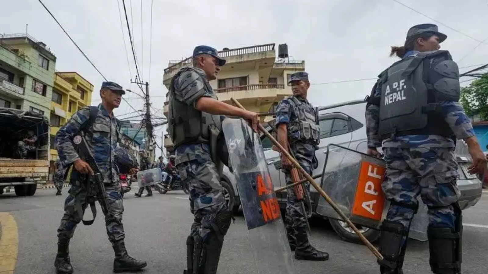 नेपाल से श्रीलंका तक, सोशल मीडिया ने सत्ताओं की जड़ें हिला दीं नेपाल से श्रीलंका तक, सोशल मीडिया ने सत्ताओं की जड़ें हिला दीं