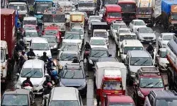 मुंबई-अहमदाबाद हाईवे में 5 घंटे तक जाम में फंसी एम्बुलेंस, बच्चे की मौत