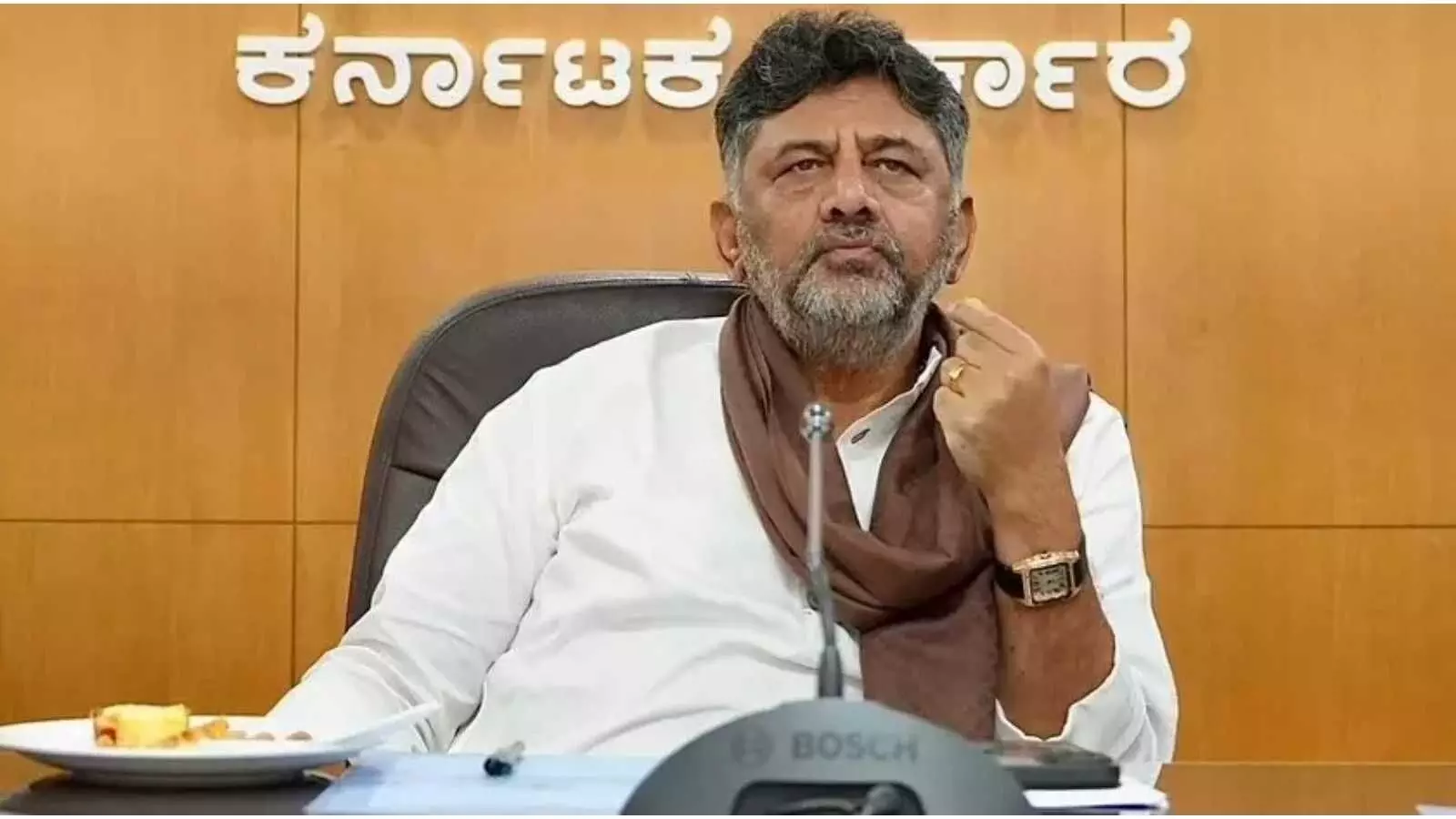 शिवकुमार: ‘नई दिल्ली की 100 मीटर सड़क पर 50 गड्ढे’, बेंगलुरु को निशाना क्यों? शिवकुमार: ‘नई दिल्ली की 100 मीटर सड़क पर 50 गड्ढे’, बेंगलुरु को निशाना क्यों?