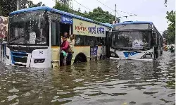 रातभर हुई बारिश और बाढ़ से कोलकाता ठप; 10 की मौत; मौसम विभाग ने दी और बुरी खबर